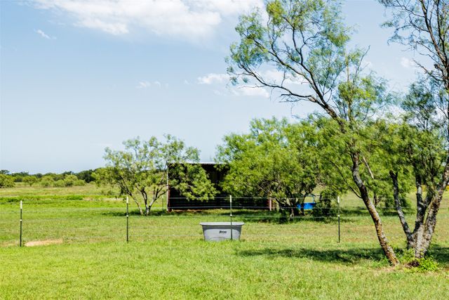 121 County Road 2571, Alvord, TX 76225