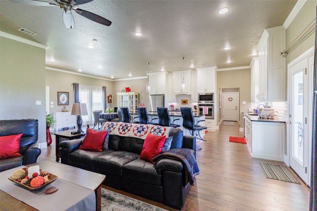 121 County Road 2571, Alvord, TX 76225