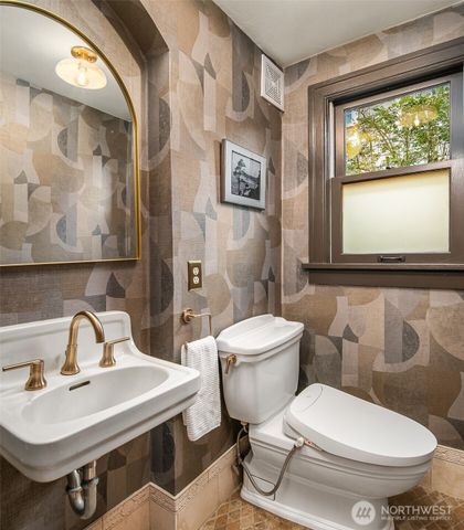 3220 Sierra Drive S, Seattle, WA 98144