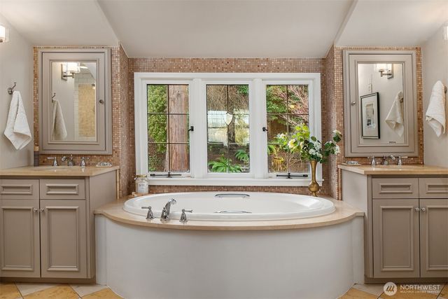 3220 Sierra Drive S, Seattle, WA 98144