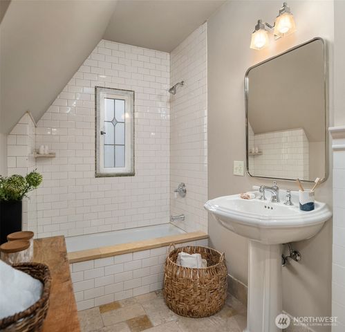 3220 Sierra Drive S, Seattle, WA 98144