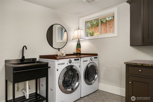 3220 Sierra Drive S, Seattle, WA 98144