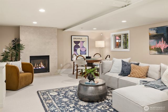 3220 Sierra Drive S, Seattle, WA 98144