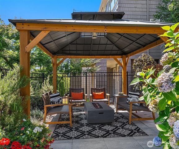 3220 Sierra Drive S, Seattle, WA 98144