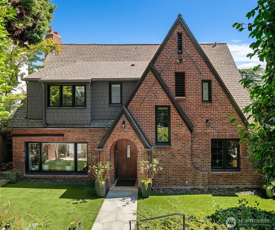 3220 Sierra Drive S, Seattle, WA 98144