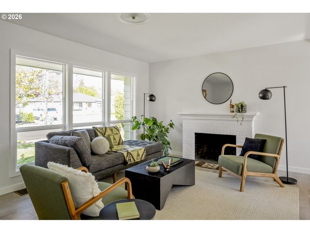 4750 Sw LARCH Dr, Beaverton, OR 97005