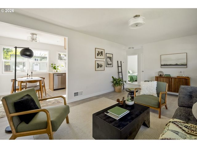 4750 Sw LARCH Dr, Beaverton, OR 97005