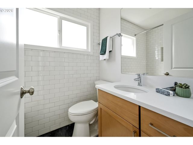 4750 Sw LARCH Dr, Beaverton, OR 97005