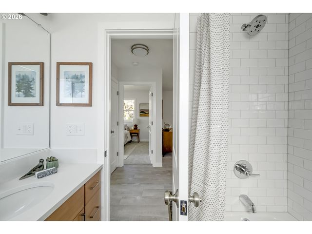 4750 Sw LARCH Dr, Beaverton, OR 97005