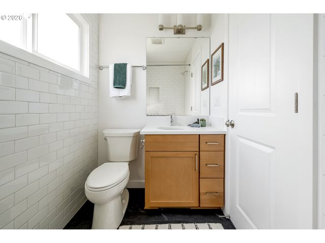 4750 Sw LARCH Dr, Beaverton, OR 97005