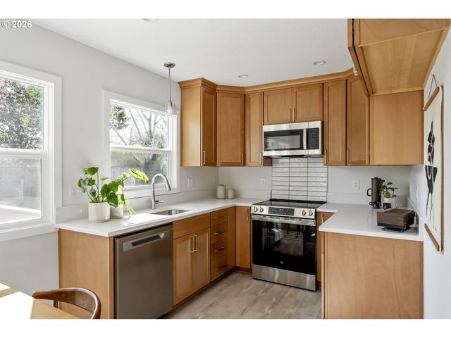 4750 Sw LARCH Dr, Beaverton, OR 97005