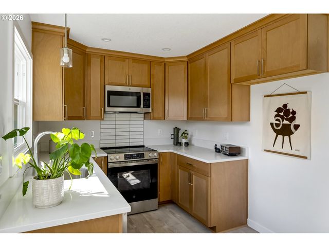 4750 Sw LARCH Dr, Beaverton, OR 97005