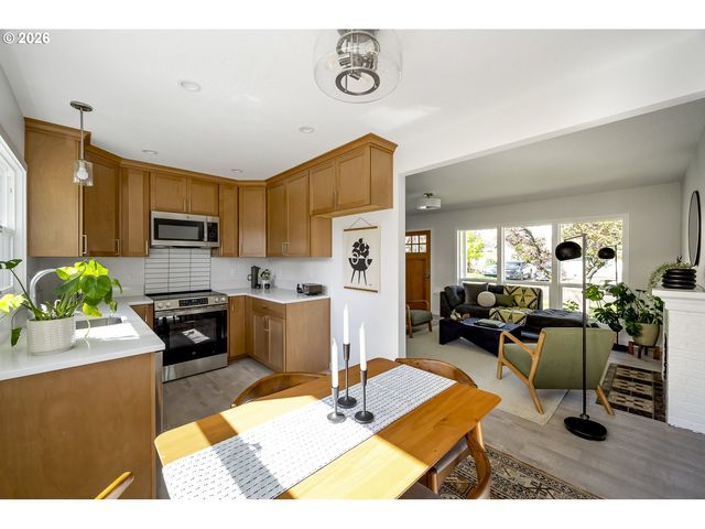 4750 Sw LARCH Dr, Beaverton, OR 97005