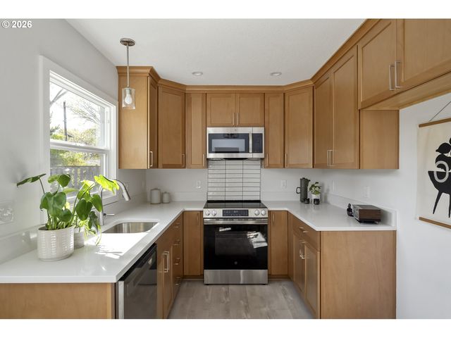 4750 Sw LARCH Dr, Beaverton, OR 97005