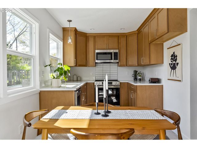 4750 Sw LARCH Dr, Beaverton, OR 97005