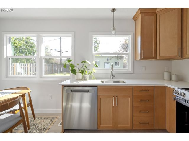 4750 Sw LARCH Dr, Beaverton, OR 97005