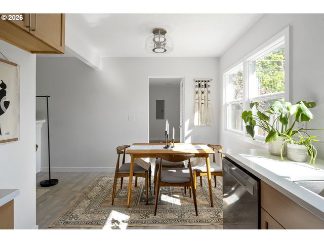 4750 Sw LARCH Dr, Beaverton, OR 97005