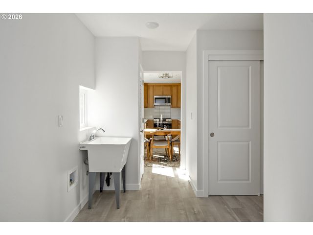 4750 Sw LARCH Dr, Beaverton, OR 97005