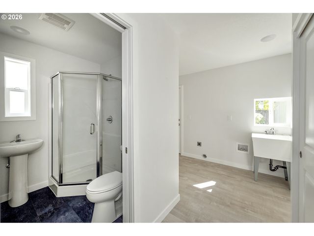 4750 Sw LARCH Dr, Beaverton, OR 97005