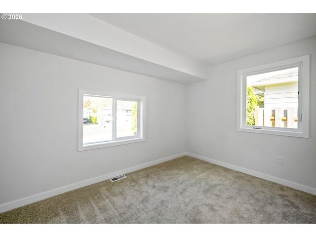 4750 Sw LARCH Dr, Beaverton, OR 97005