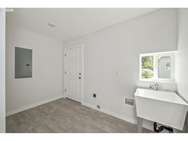 4750 Sw LARCH Dr, Beaverton, OR 97005