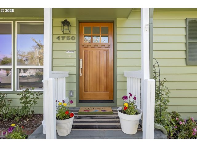 4750 Sw LARCH Dr, Beaverton, OR 97005