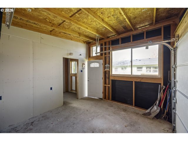 4750 Sw LARCH Dr, Beaverton, OR 97005