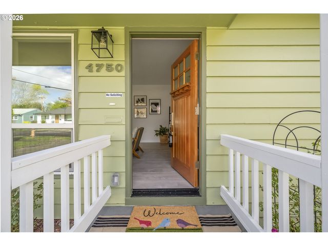 4750 Sw LARCH Dr, Beaverton, OR 97005