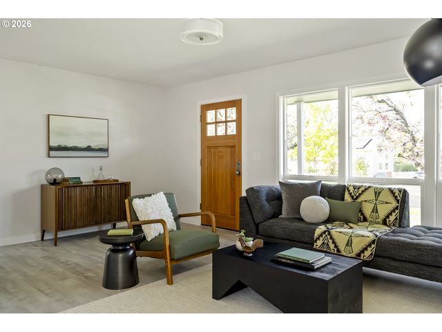 4750 Sw LARCH Dr, Beaverton, OR 97005