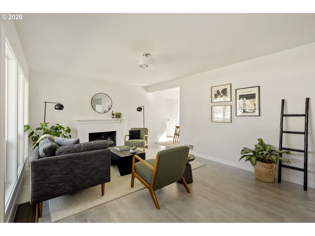 4750 Sw LARCH Dr, Beaverton, OR 97005