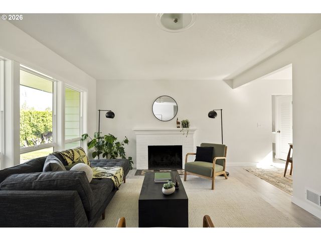 4750 Sw LARCH Dr, Beaverton, OR 97005