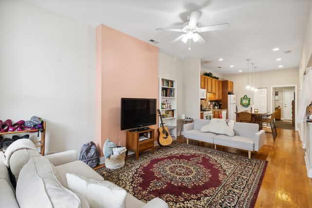 616 S Oakley Boulevard 2, Chicago, IL 60612