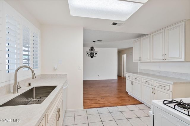 2225 W Avenue K12, Lancaster, CA 93536