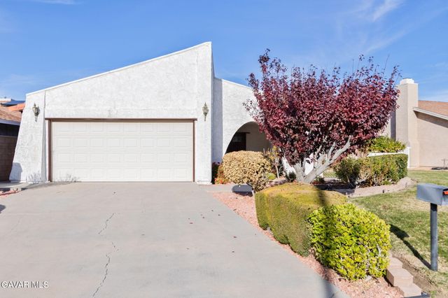 2225 W Avenue K12, Lancaster, CA 93536