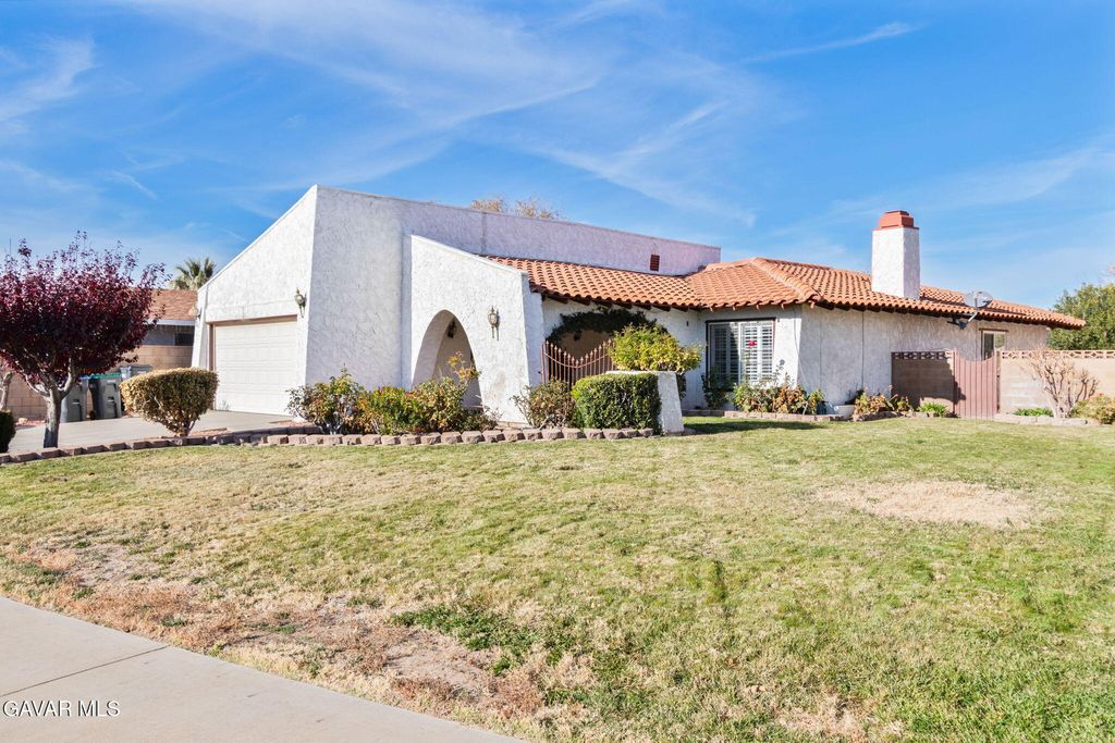 2225 W Avenue K12, Lancaster, CA 93536