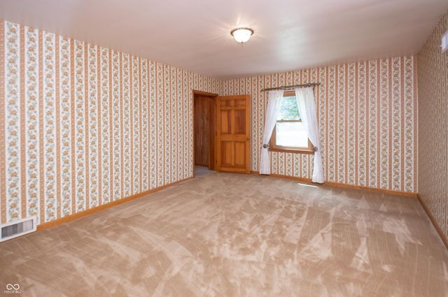 660 East Drive, Seymour, IN 47274