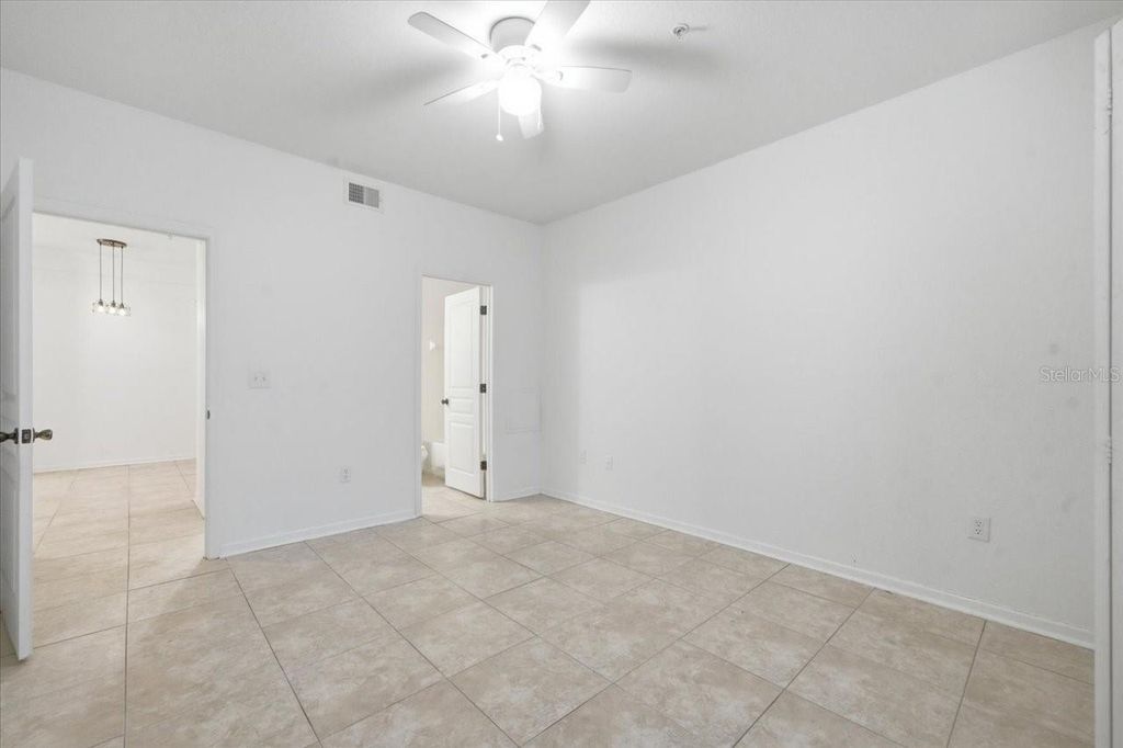 Image 17 of property listing at 17104 CARRINGTON PARK DRIVE 516, Tampa, FL 33647