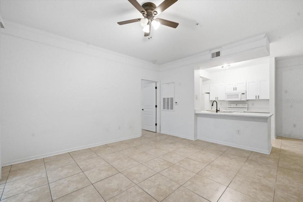 Image 23 of property listing at 17104 CARRINGTON PARK DRIVE 516, Tampa, FL 33647
