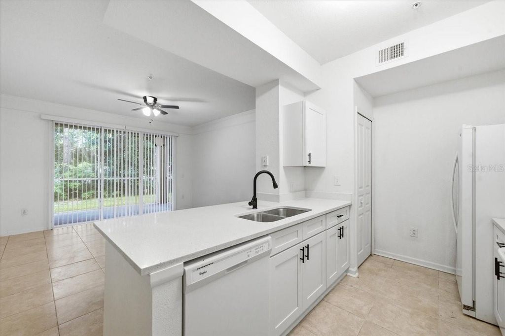 Image 4 of property listing at 17104 CARRINGTON PARK DRIVE 516, Tampa, FL 33647