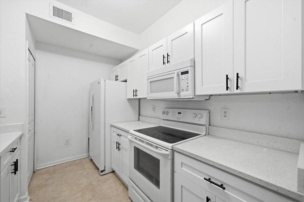 Image 5 of property listing at 17104 CARRINGTON PARK DRIVE 516, Tampa, FL 33647