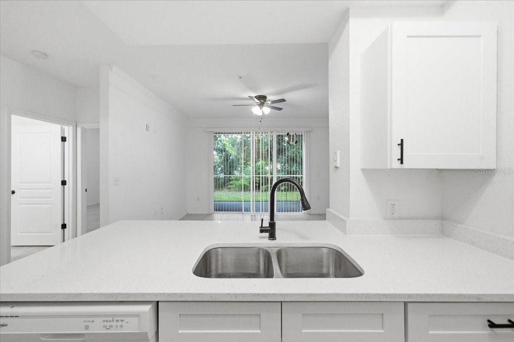 Image 6 of property listing at 17104 CARRINGTON PARK DRIVE 516, Tampa, FL 33647