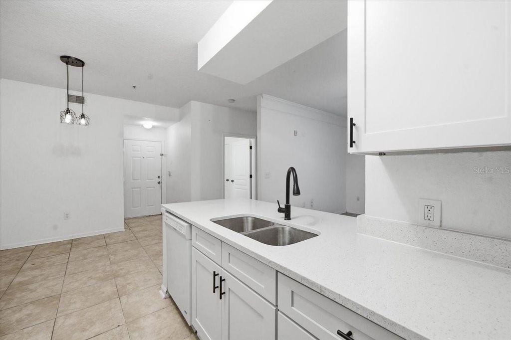 Image 7 of property listing at 17104 CARRINGTON PARK DRIVE 516, Tampa, FL 33647