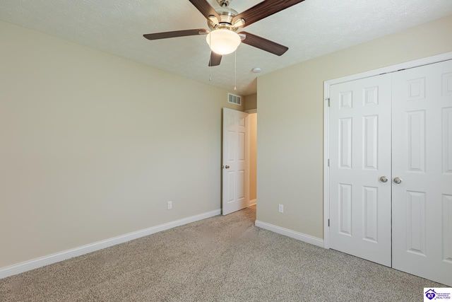 307 Breckinridge Circle, Vine Grove, KY 40175