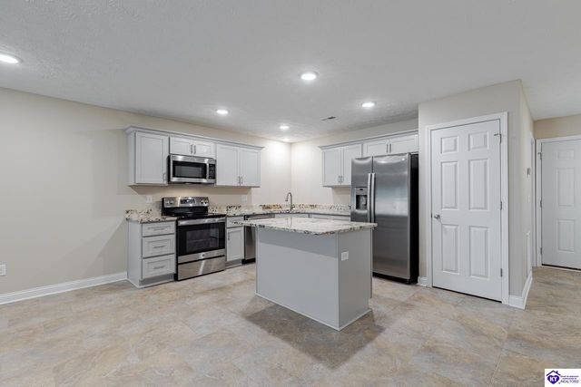 307 Breckinridge Circle, Vine Grove, KY 40175