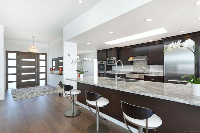 1573 Copa de Oro, La Jolla, CA 92037