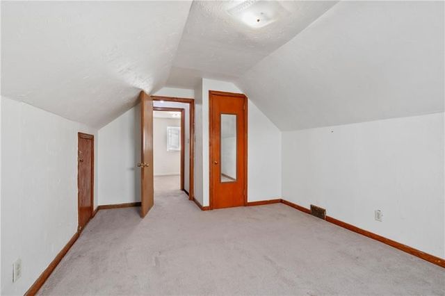 1034 Elwell St, Lincoln Place, PA 15207