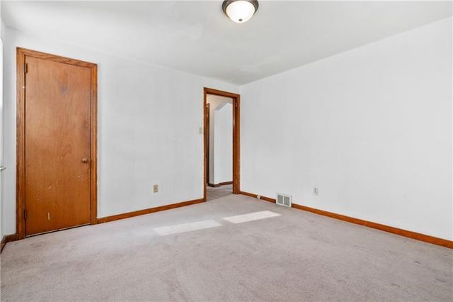 1034 Elwell St, Lincoln Place, PA 15207