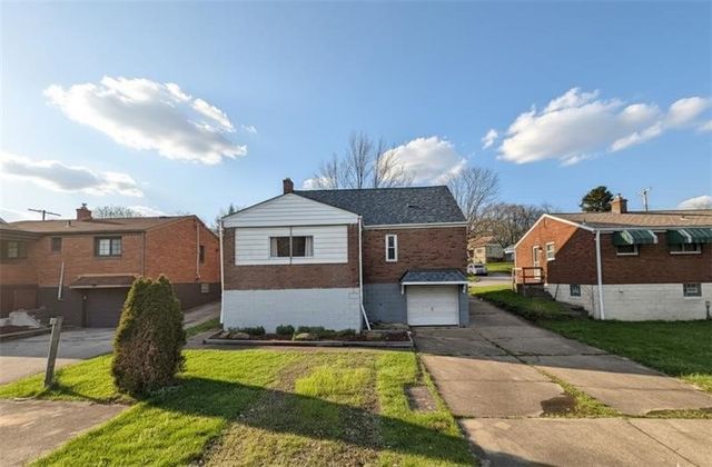 1034 Elwell St, Lincoln Place, PA 15207