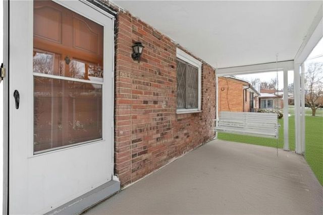 1034 Elwell St, Lincoln Place, PA 15207