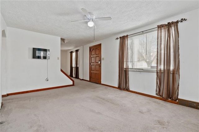 1034 Elwell St, Lincoln Place, PA 15207